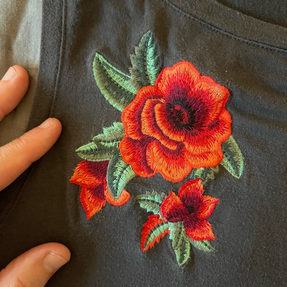 American Eagle Soft & Sexy Tank Top Gray Red Floral Embroidery long viscose - Picture 7 of 8